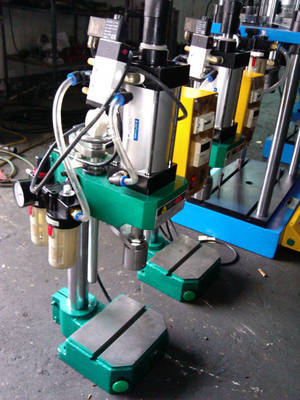 5噸單柱油壓機鉚釘機與氣動鉚釘機 廠家指南與價格分析